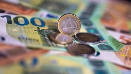 Viele Deutsche verschenken Ihr Geld - Haben Sie ein Tagesgeld-Konto?Dann müssen Sie DAS tun