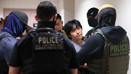 I raid di Trump contro gli immigrati metton o in ginocchio le imprese Usa