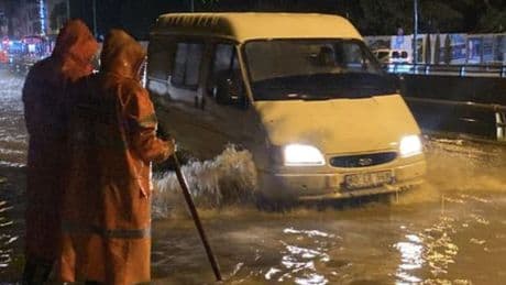 Sağanak hayatı olumsuz etkiledi