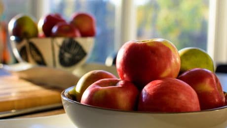 Obstschale ohne Fruchtfliegen: Dieser einfache Trick hilft