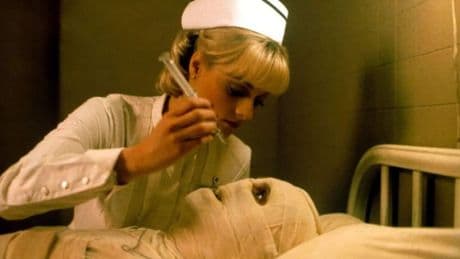 'Muertos y Enterrados', la película con el giro final que luego copiaron todos