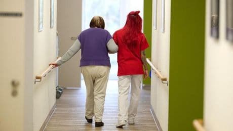 Pflege: Gerlach: Bayern hilft bei Suche nach Pflegeangeboten