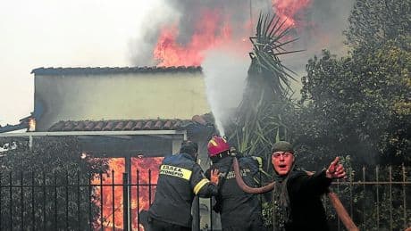 Grecia pide ayuda a la UE para la «titánica lucha» contra los incendios