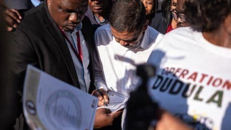 En Afrique du Sud, un mouvement xénophobe veut empêcher les étrangers noirs d’accéder aux soins