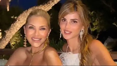 Sabancılardan düşman çatlatan doğum günü pozları