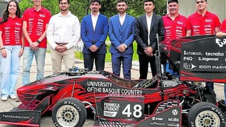 Los alumnos de la Escuela de Ingeniería de la UPV/EHU presentan su nuevo monoplaza