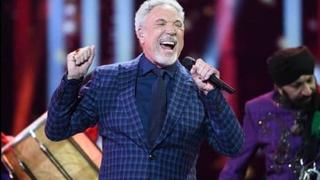 "It's Not Unusual": Der Tiger kippt nicht um - Tom Jones wird 85
