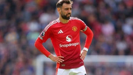 Bruno Fernandes sends five-word message to PSG stars amid Man Utd transfer exit talks