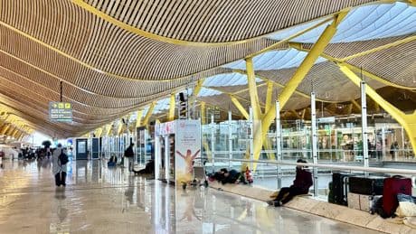 El acceso a las terminales de Barajas se limitará a pasajeros y acompañantes en algunas franjas horarias