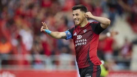 El Mirandés viajará a Oviedo con ventaja gracias a una agónica victoria