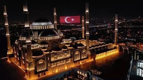 Türkiye genelinde camilerde kuraklık, yangın ve şehitler için dua edildi