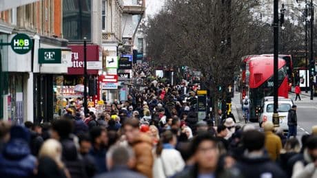 ‘Small but positive’ rise in retail footfall as sunny April encourages shoppers