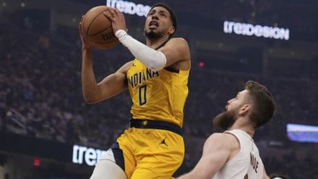 Inverosímil: Haliburton culmina el milagro de los Pacers en Cleveland con este triple