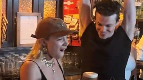 Florence Pugh and Yungblud leave onlookers baffled as they pour pints at pub