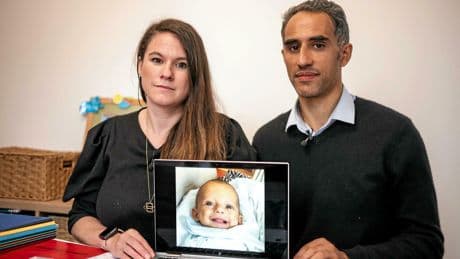 Décès de Paul, 6 mois : les parents, médecins, accusent les hôpitaux de Paris