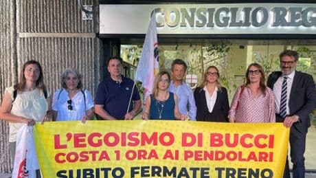 Treni fra Milano e Genova, cresce la protesta a Novi: “L’assenza di fermate è una beffa”