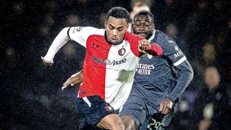 Robin van Persie mysterieus over passeren Quinten Timber als Feyenoord-aanvoerder: ’Dat ga ik later uitleggen’