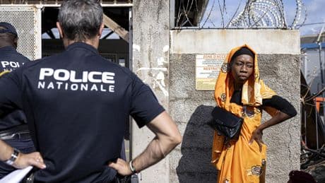 À Mayotte, l’avenir entravé de Chaïma Attoumani, 18 ans et sans papiers