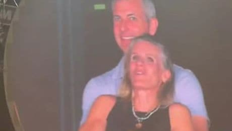 Le PDG, la Kiss Cam et l’adultère : la folle histoire du concert de Coldplay