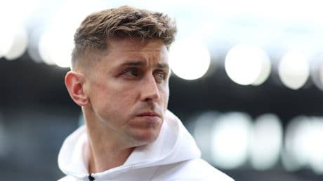 Tom Cairney offered new Fulham contract as midfielder weighs up huge Wrexham move