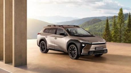 Auto, esordio per il SUV elettrico Toyota bZ4X Touring