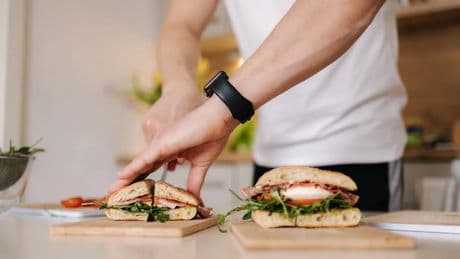 Descubre este delicioso bocadillo con brevas, una de las recetas más populares de este verano