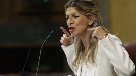 Yolanda Díaz monta un mitin: arremete a gritos contra Feijóo y da &quot;gracias&quot; a Sánchez