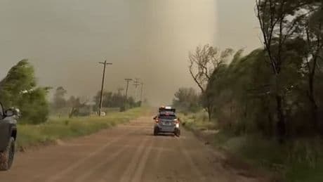Lebensgefahr! - Sturmjägerin filmt Tornado aus nächster Nähe