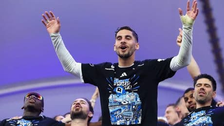 Mega-Party in Hamburg - Triumphzug des HSV um die Alster