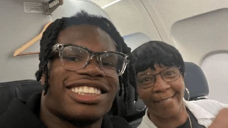 Stunned woman gushes over sitting next to Travis Hunter on flight: ‘Nicest young man’
