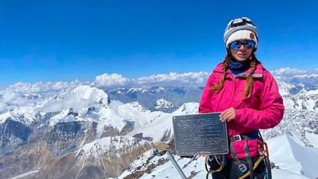 Rescue 'abandoned' for woman trapped 22,000ft up mountain with broken leg