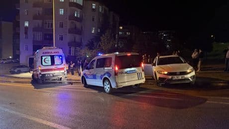 Edirne'de otomobil ile hafif ticari araç çarpıştı: Anne ve bebeği yaralandı