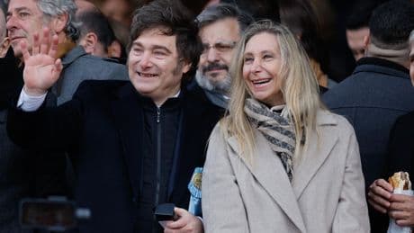 El Gobierno ultraderechista de Argentina enmudece ante la revelación de presuntos sobornos a los hermanos Milei