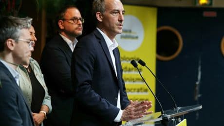Place publique n'accordera «pas sa confiance a priori» à François Bayrou