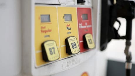 Gas prices hit 4-year low ahead of Memorial Day weekend