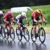 Enorme valpartij in finale kletsnatte Tour-etappe, Milan sprint naar tweede zege