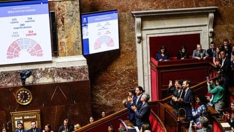 Après la chute du gouvernement Bayrou, le président de la République dans un champ de ruines