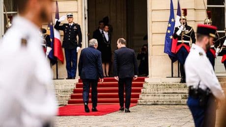 Derrière Sébastien Lecornu, le camp présidentiel serre les rangs pour un « gouvernement de la dernière chance »