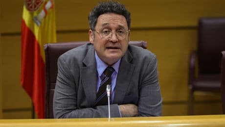 El fiscal general debe defender  la ley, no sentarse en el banquillo