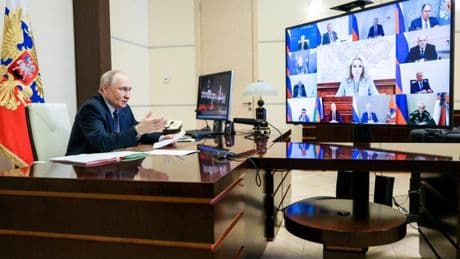 Défié par l’Ukraine, Vladimir Poutine se rabat sur la “défense des valeurs traditionnelles”