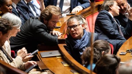 Budget : le dilemme du PS, tenté de négocier mais prêt à censurer