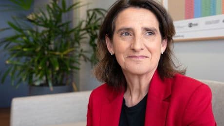 Kommissionsvizepräsidentin Ribera: „Den Green Deal zu killen, ist wie Trumps Zollpolitik“