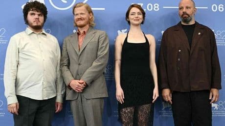 'Bugonia': Emma Stone y Yorgos Lanthimos fascinan en Venecia con su cine extraterrestre