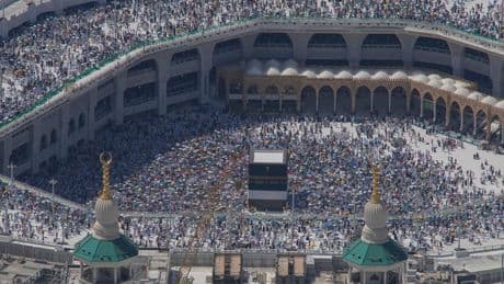 Mecca: Saudi Arabia launches Hajj permit crackdown in bid to stop heat deaths
