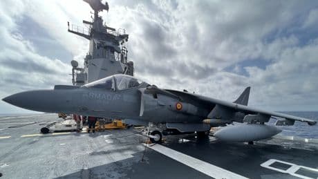 La Armada estudia construir el primer portaaviones convencional de su historia