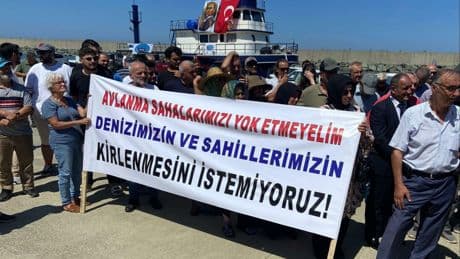 Rize'de kafes tipi balık çiftliklerine tepki: "Açlığa mahkum etmeye hakkınız yok"