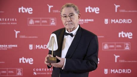 Roberto Verino recibe el Premio de Honor de la Academia de la Moda Española por su trayectoria
