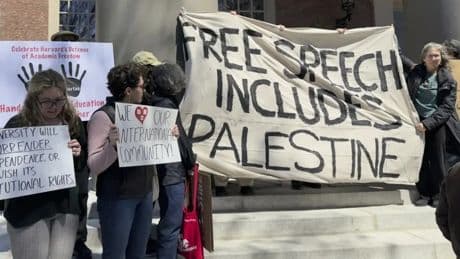 &quot;Que esto sirva de advertencia&quot;: el motivo por el que Trump ha prohibido a Harvard aceptar estudiantes extranjeros