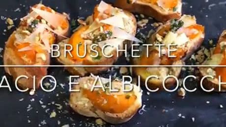 Cuciniamo insieme: Bruschette cacio e albicocche
