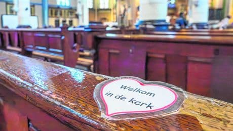 Er broeit een zingevingscrisis, maar de kerk lost die niet op